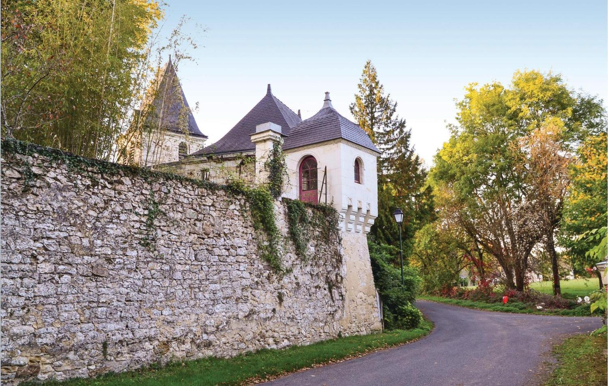 Cozy Home In Gennes With Kitchen Экстерьер фото